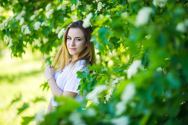Фотосессия красивой девушки в парке Краснодар